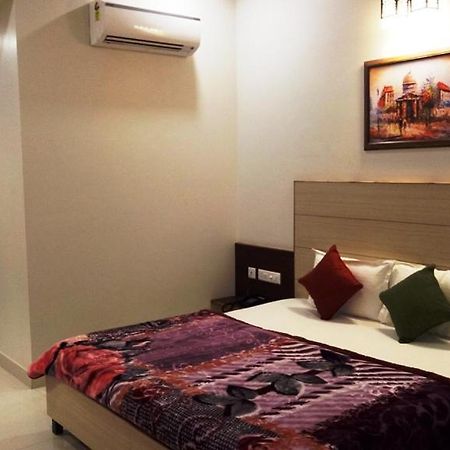 Alankrita Suites & Party Halls Meerut Exterior foto